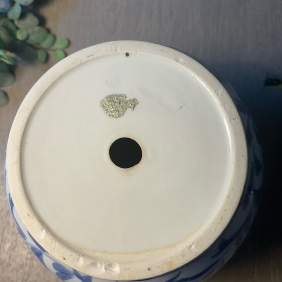 Blue and White Floral Vintage Chinese Ceramic Planter - Picture 9 of 10